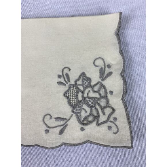 Vintage Tablecloth Cutwork Floral Scalloped Linen 47”x66” & 10 Napkins 10” - Picture 6 of 11